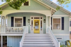 Summerwind - Heated Pool, 3 Baths, 3 Blocks to Beach